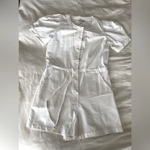 NWOT  white GB romper. Medium